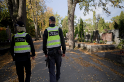 Strážníci o Velikonocích posílí dohled na hřbitovech