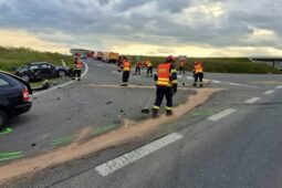 Po střetu u Nedakonic se zranilo šest lidí, pro pacienty musely vzlétnout dva vrtulníky