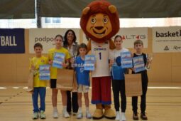 Chrudim slaví. Mladí basketbalisté jsou mistry republiky