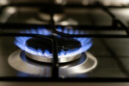 Zásoby plynu v Česku klesají. S doplňováním se kvůli cenám čeká. Hrozí jeho nedostatek?