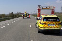 Během soboty se stalo třicet dopravních nehod. Zasahoval i vrtulník