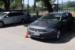 Neznámý řidič poškodil zaparkovaný vůz ve Vážanech nad Litavou. Hledá ho policie