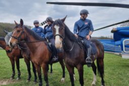 VIDEO: Ve čtvrtek proběhlo společné cvičení letecké služby a oddělení služební hipologie 
