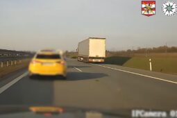 VIDEO: Prchajícího řidiče zastavila až kolona na D1. Nadýchal 0,7 promile alkoholu  