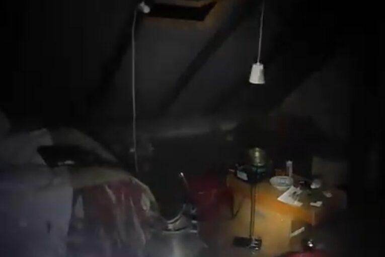 VIDEO: Kriminalisté v Židenicích odhalili výrobnu pervitinu. Dům s varnou střežil rotvajler