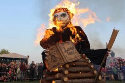 Pálení čarodějnic oživí Prahu. Akce lákají na program i ohně, hasiči varují před riziky