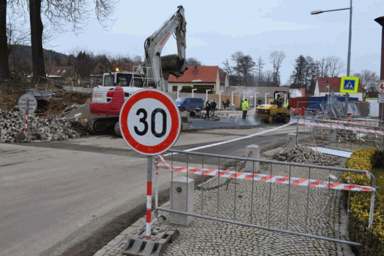 Ve Vnorovech a v Zarazicích se bude opravovat hlavní silnice I/55