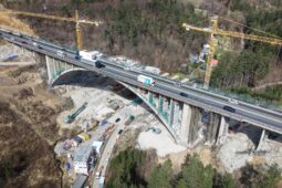 Zúžené pruhy a osmdesátka. D1 u Senohrab čekají dlouhá omezení