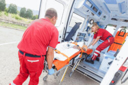 V Újezdě u Brna srazilo nákladní auto Tatra 815 důchodkyni na přechodu pro chodce