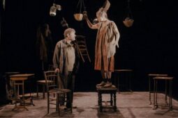 Přijďte se podívat na originální inscenaci profesionálních francouzských umělců do divadla