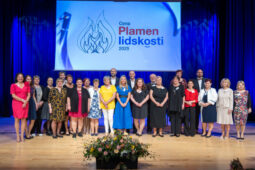 FOTO: Výjimeční sociální pracovníci získali ocenění Plamen lidskosti