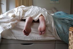 Majitelé chaty na Jablonecku zažili šok: V posteli jim spal cizí muž, na sobě měl jejich oblečení