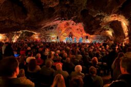 Levandulová i Čerešně. Písně Hany Hegerové zazní v jeskyni Výpustek