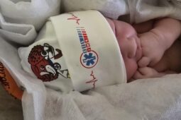 Valentýnka to vzala hopem. Narodila se dřív, než zdravotníci stihli přijet