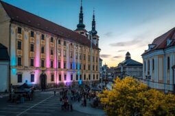 Muzejní noc v Olomouci: plavby po Moravě, noční hřbitov, koncerty a mnohem víc
