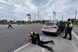 Agresor narušoval zásah strážníků. Provokace rychle přerostla v útok.