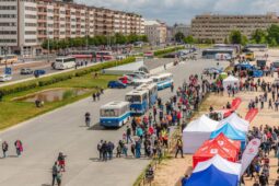 Autobusy, historické vozy i tramvaj zdarma. Letná hostí Autobusový den PID