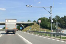 Neukázněné řidiče v Břeclavi zbrzdí nový radar