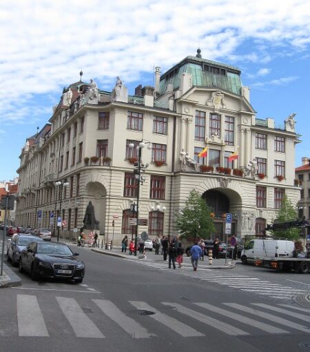 Nová radnice má svou knihu. Lidé ji neuvidí, město zve alespoň na výstavu