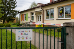Vandalové na Tachovsku vnikli do školky, rozbili vybavení a odnesli peníze. Policie zná pachatele