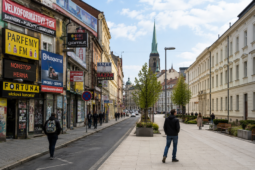 Plzeň zpřísňuje pravidla pro veřejnou reklamu. Čas na úpravy se krátí