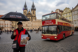 Konec triků na turisty? Praha zakáže kameloty v historickém centru