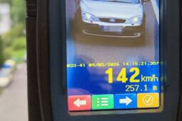Extrémní rychlost i drogy. Dopravní akce odhalila desítky provinění