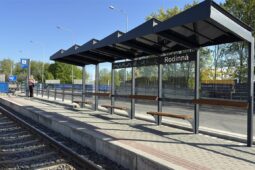 Dopravní podnik „oblékl“ ostravské tramvajové zastávky do nového kabátu