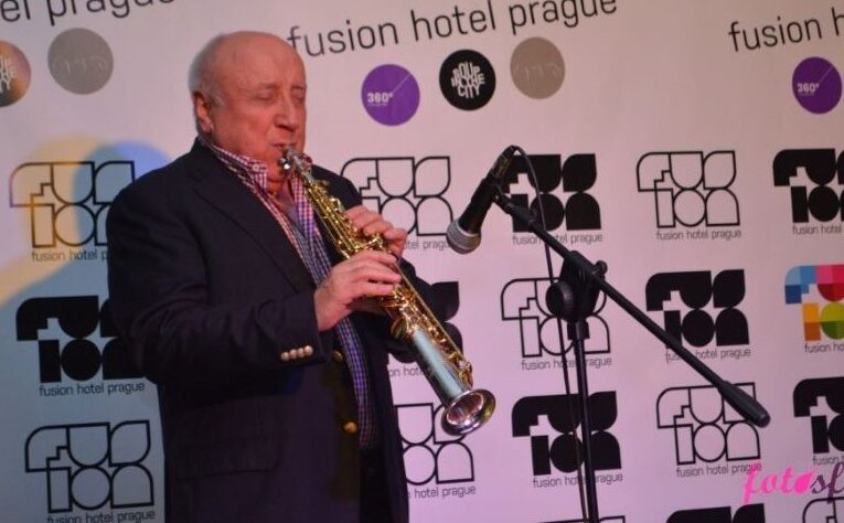 Přijďte do Nových Hradů na benefiční koncert s Felixem Slováčkem i dalšími pěveckými a hereckými hvězdami
