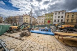 VIDEO: Příprava na revitalizaci náměstí. Jihlava buduje nové sítě v Kosmákově ulici