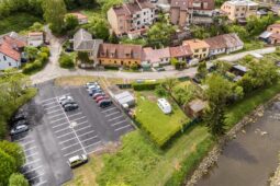 Dobrá zpráva pro řidiče: Jihlava otevřela nové parkoviště Mostecká