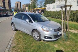 Odešel nakupovat, auto mezitím samo projelo frekventovanou částí Kladna