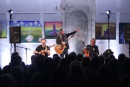 Ivan Hlas Trio: Nakrmte si uši hity alba Krásnej dar