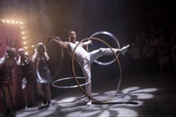 Na Štvanici vyrostou divadelní stany bratří Formanů. Festival Arena nabídne Ptačí sněm i svět Imaginária