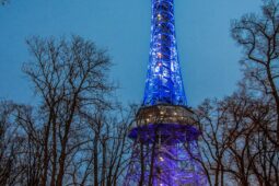 Modrá pro naději. Praha se připojí ke kampani za ochranu dětí