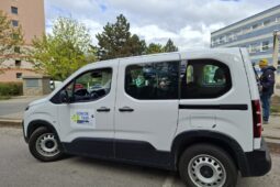 Praha 14 zavádí Senior taxi. Podobné služby nabízí i další městské části a magistrát