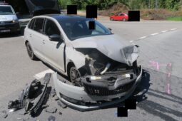 Nehoda mezi Železným Brodem a Loužnicí: Řidička nedala přednost dodávce na hlavní silnici