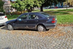 Proč vraky nemizí přes noc? Odtah auta trvá i několik měsíců