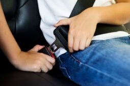 Nejčastějším hříchem řidičů byla jízda bez připoutání. Policisté štědře rozdávali pokuty