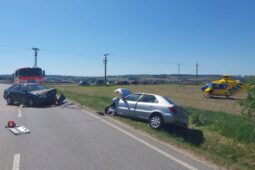 Vážná nehoda ve Velké Bíteši. Tři zranění, jednoho transportoval vrtulník