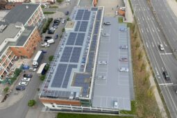 Parkovací dům u Baťova mrakodrapu čeká modernizace, přibudou místa i dobíječky