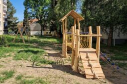 Ve Voticích vzniká nové rodinné místo pro dětské hry. Na náměstí místní i turisty osvěží pitná voda zdarma