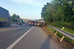 Havarovaný kamion blokoval dálnici D1 u Holubic přes deset hodin