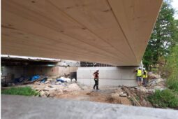 V Dolní Čermné staví první dřevobetonový most na území Pardubického kraje
