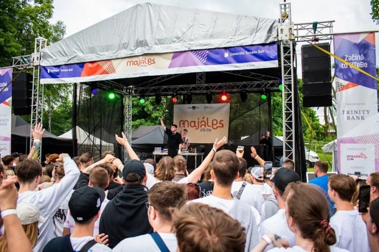 Majáles UTB rozezní Zlín. Park u Baťovy vily čeká hudba, tisíce lidí i studentská energie
