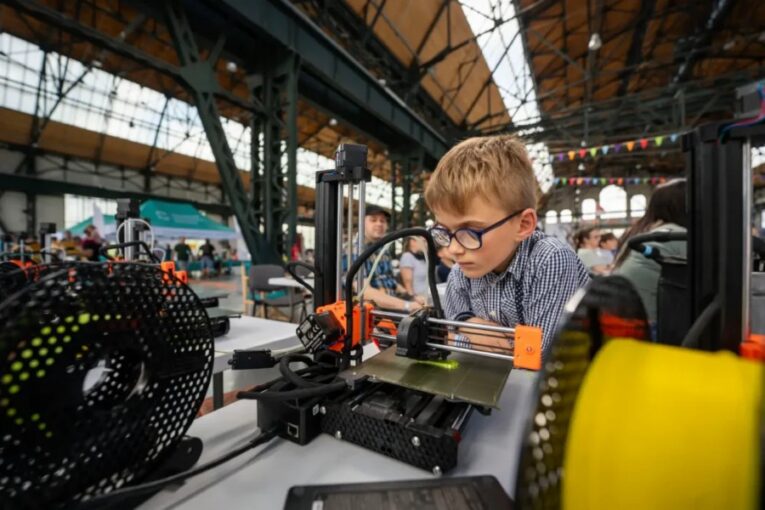 Výlet do světa technologií: Maker Faire Prague nabídne roboty i 3D tisk
