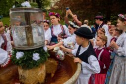 Otevírání pramenů přiveze do Luhačovic Petra Jandu i Maroše Kramára