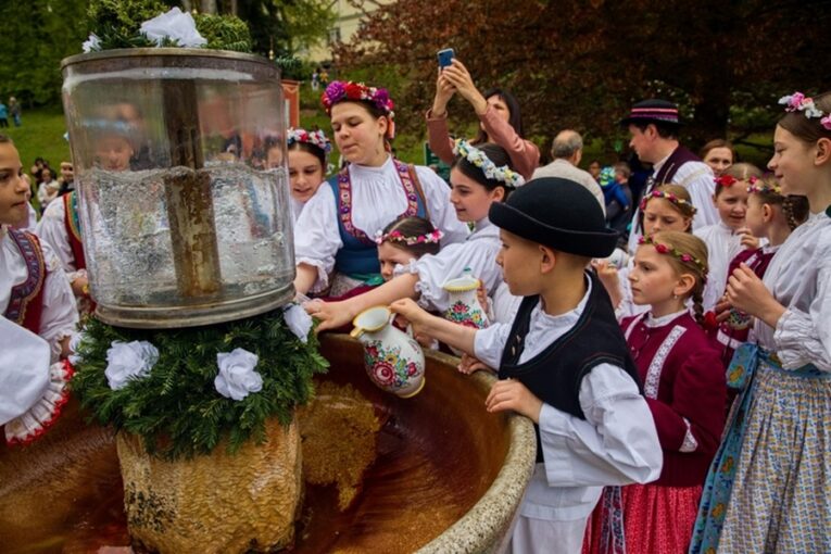 Otevírání pramenů přiveze do Luhačovic Petra Jandu i Maroše Kramára