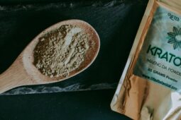 HHC, kratom a kolaps. Dva teenageři na Brodsku skončili v nemocnici