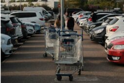 Mladá řidička Fordu v Jihlavě nacouvala do projíždějícího auta. Měla upito
